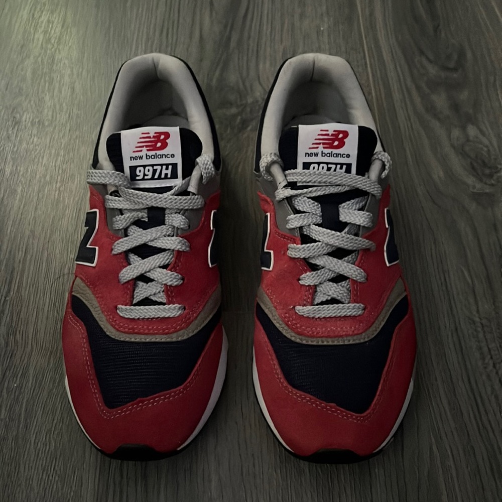 Mens New Balance Sneakers 997. Size 8